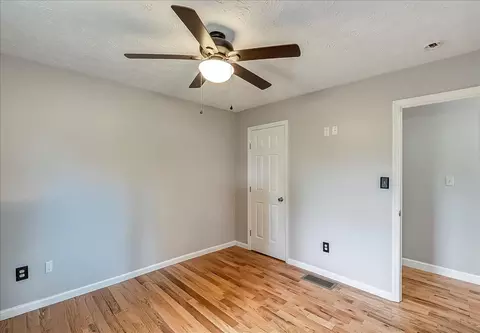 Bedroom - 156 Tremont Dr, Berea, KY 40403 photo 5 of 7