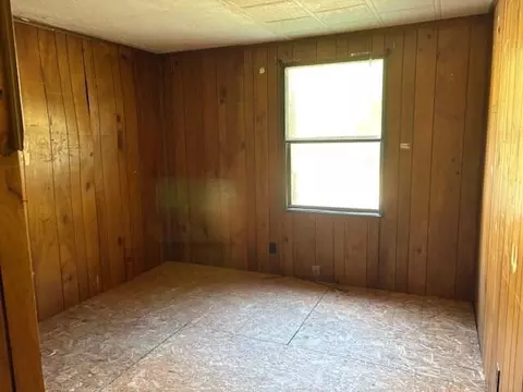 Bedroom - 214 Silk Stocking Loop, Van Lear, KY 41265 photo 2 of 3