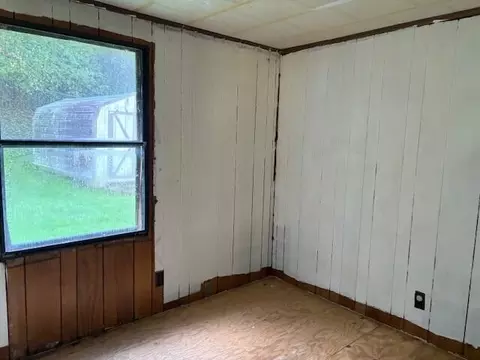 Bedroom - 214 Silk Stocking Loop, Van Lear, KY 41265 photo 1 of 3