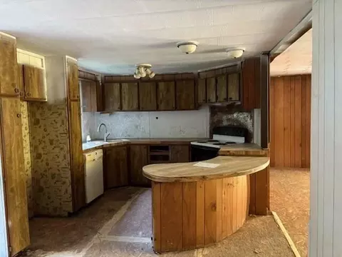 Kitchen - 214 Silk Stocking Loop, Van Lear, KY 41265 photo 1 of 1