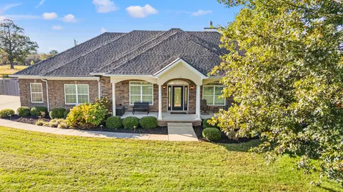 215 Squires Pointe Rd, Paris, KY 40361