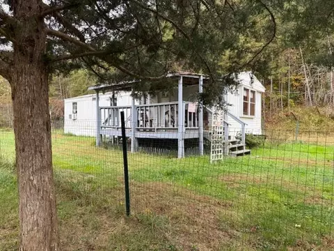 112 Liesegang Rd, Beattyville, KY 41311