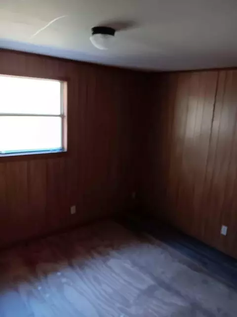Bedroom - 2222 Mount Pleasant Rd, Strunk, KY 42649 photo 2 of 2