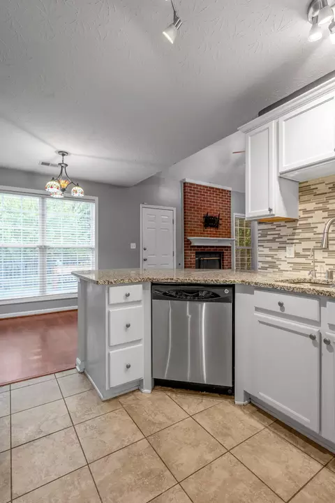 Kitchen - 146 Hemingway Pl, Georgetown, KY 40324 photo 4 of 7