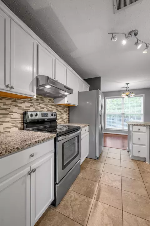Kitchen - 146 Hemingway Pl, Georgetown, KY 40324 photo 1 of 7
