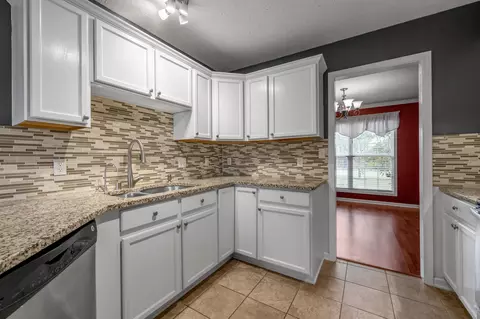 Kitchen - 146 Hemingway Pl, Georgetown, KY 40324 photo 7 of 7