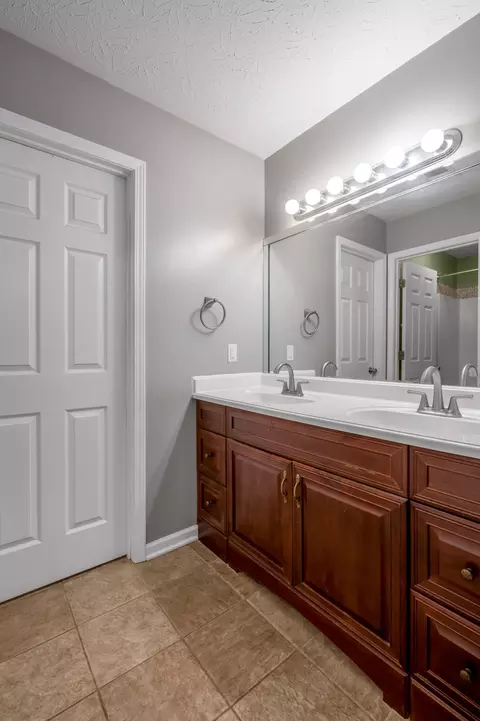 Bath - 146 Hemingway Pl, Georgetown, KY 40324 photo 1 of 4