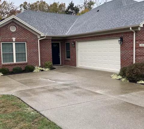 1104 Leawood Dr, Frankfort, KY 40601