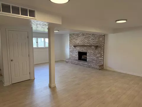 Living - 203 Davis St, Berea, KY 40403 photo 8 of 11