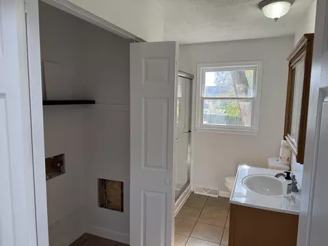 Bath - 203 Davis St, Berea, KY 40403 photo 1 of 8