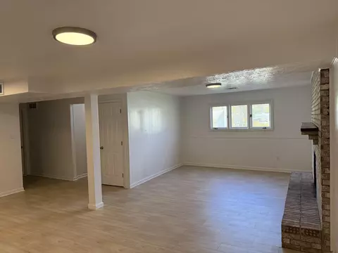 Living - 203 Davis St, Berea, KY 40403 photo 9 of 11