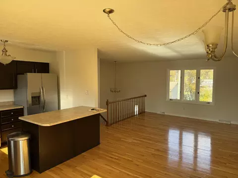 Living - 203 Davis St, Berea, KY 40403 photo 3 of 11