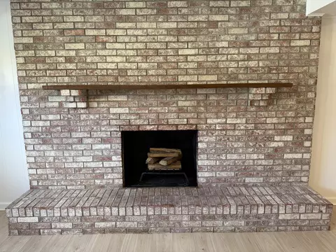 Living - 203 Davis St, Berea, KY 40403 photo 10 of 11