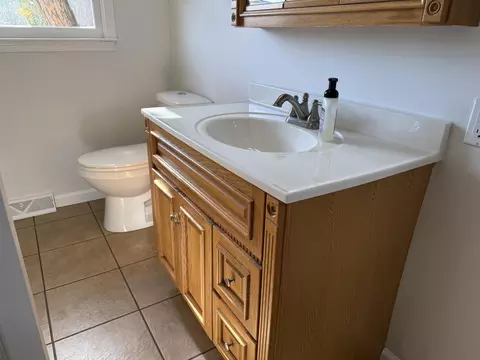 Bath - 203 Davis St, Berea, KY 40403 photo 5 of 8