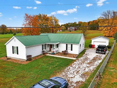 Exterior - 524 E Barker Ln, Berea, KY 40403 photo 2 of 6