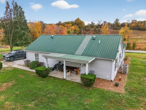 Exterior - 524 E Barker Ln, Berea, KY 40403 photo 3 of 6