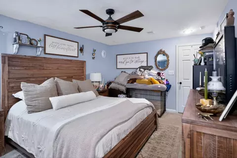 Bedroom - 524 E Barker Ln, Berea, KY 40403 photo 3 of 3