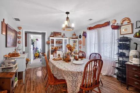 Dining - 524 E Barker Ln, Berea, KY 40403 photo 1 of 2