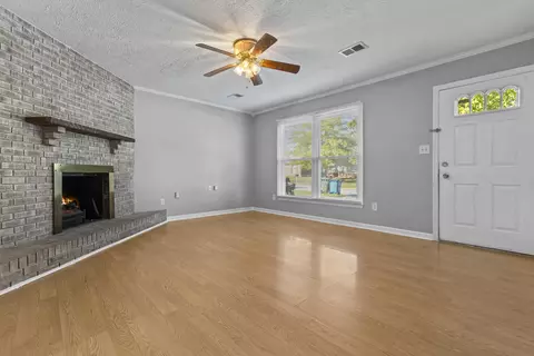 Living - 230 Delaware Dr, Georgetown, KY 40324 photo 1 of 5