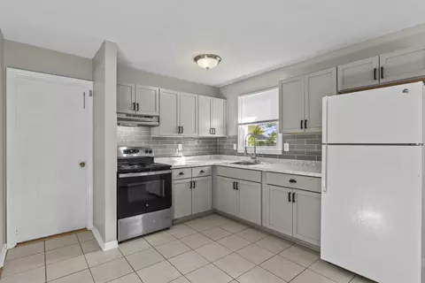 Kitchen - 230 Delaware Dr, Georgetown, KY 40324 photo 1 of 3