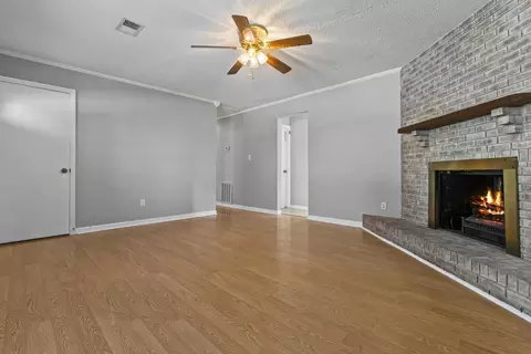 Living - 230 Delaware Dr, Georgetown, KY 40324 photo 2 of 5