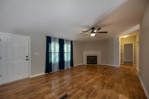 Living - 1106 Vimont St, Millersburg, KY 40348 photo 4 of 6