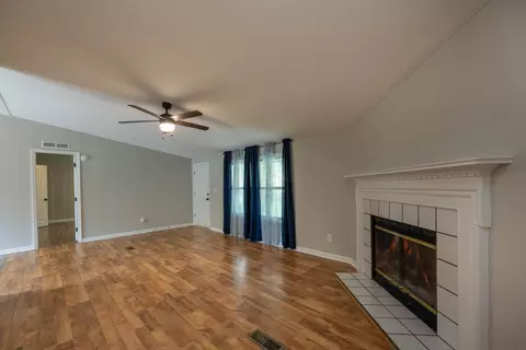 Living - 1106 Vimont St, Millersburg, KY 40348 photo 3 of 6