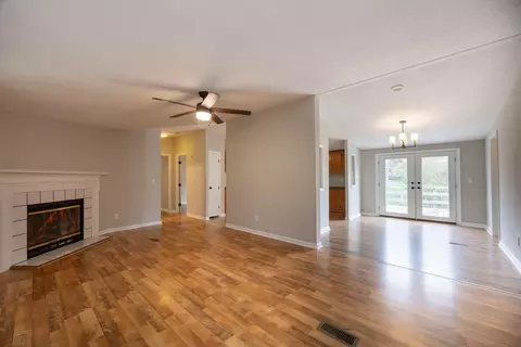 Living - 1106 Vimont St, Millersburg, KY 40348 photo 1 of 6