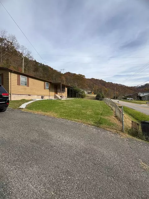 199 Ky Rt 3188, Langley, KY 41645