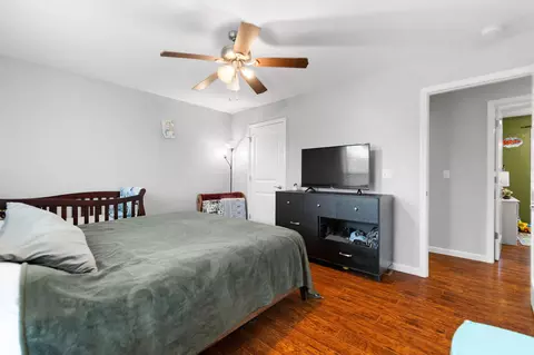 Bedroom - 1008 Eagle Point Dr, Berea, KY 40403 photo 2 of 8