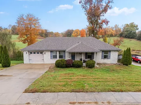 Exterior - 1008 Eagle Point Dr, Berea, KY 40403 photo 8 of 9