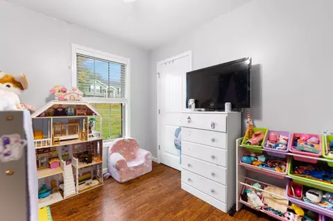 Bedroom - 1008 Eagle Point Dr, Berea, KY 40403 photo 6 of 8