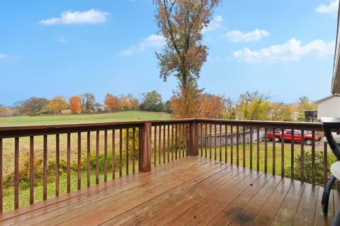 Exterior - 1008 Eagle Point Dr, Berea, KY 40403 photo 2 of 9