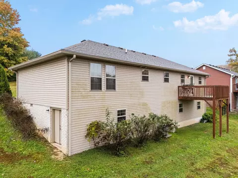 Exterior - 1008 Eagle Point Dr, Berea, KY 40403 photo 9 of 9