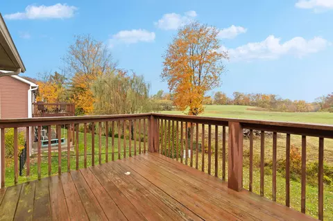 Exterior - 1008 Eagle Point Dr, Berea, KY 40403 photo 4 of 9