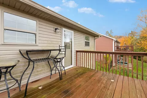 Exterior - 1008 Eagle Point Dr, Berea, KY 40403 photo 3 of 9