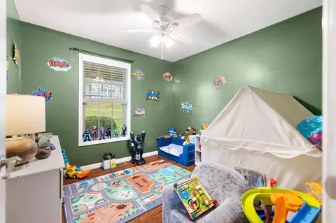 Bedroom - 1008 Eagle Point Dr, Berea, KY 40403 photo 7 of 8