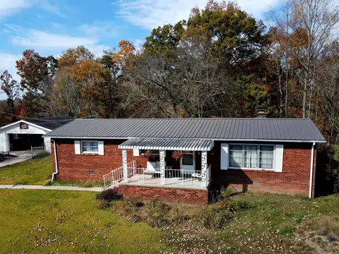 179 Clearview Dr, Irvine, KY 40336