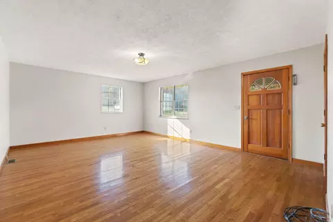 Living - 84 Terrill Rd, Campton, KY 41301 photo 4 of 7
