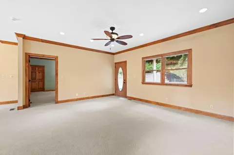 Living - 11238 Campton Rd, Stanton, KY 40380 photo 14 of 16