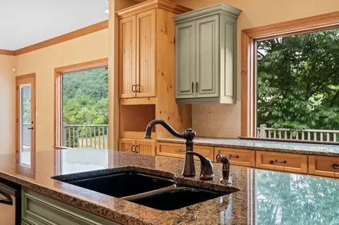 Kitchen - 11238 Campton Rd, Stanton, KY 40380 photo 2 of 12