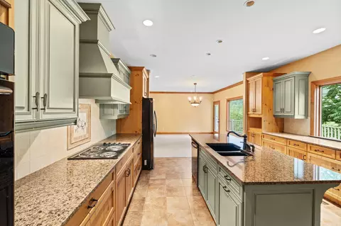 Kitchen - 11238 Campton Rd, Stanton, KY 40380 photo 5 of 12