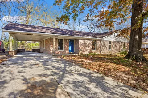 206-208 Lynn Dr, Lawrenceburg, KY 40342