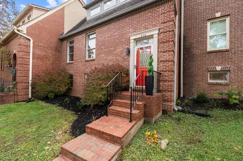 216 Chippendale Cir, Lexington, KY 40517