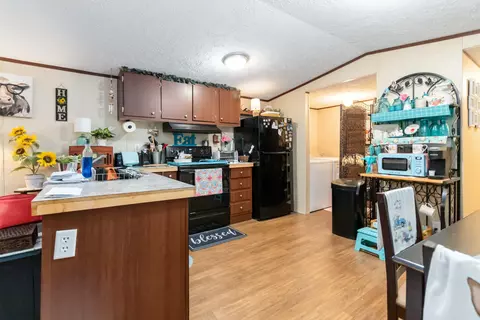 Kitchen - 240 Echo Valley Rd, Lily, KY 40740 photo 2 of 2