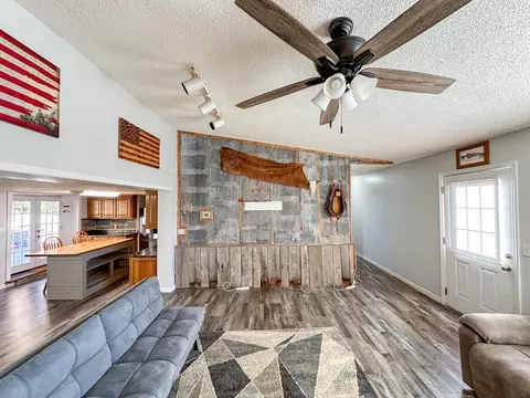 Living - 91 Barnett Rd, Brodhead, KY 40409 photo 2 of 6