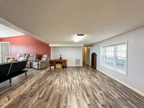 Living - 91 Barnett Rd, Brodhead, KY 40409 photo 6 of 6