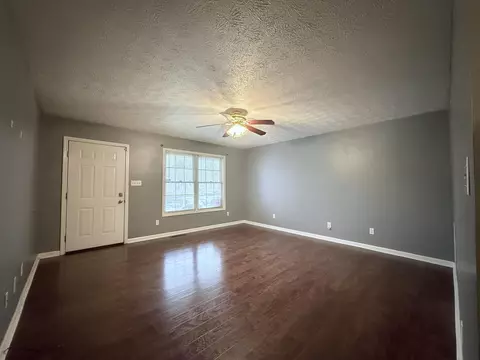 221 Woodview Dr, Nicholasville, KY 40356