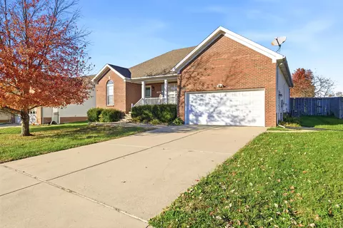 104 N Country Dr, Shelbyville, KY 40065
