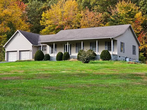 114 Anderson St, Junction City, KY 40440